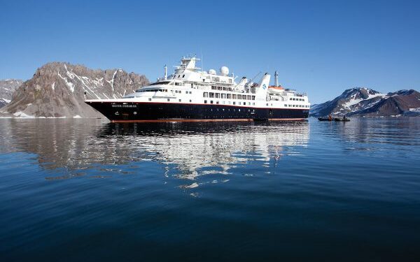 Dos cruceros de Silversea zarpan desde Magallanes con dirección a la Antártica