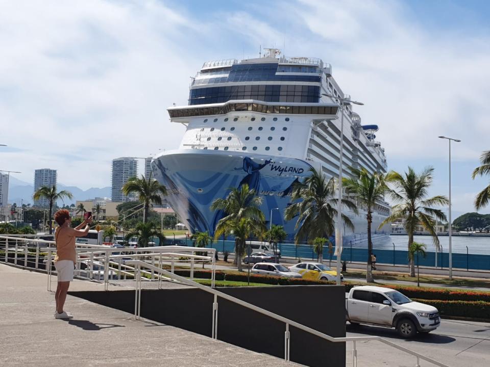 Primer triple arribo de cruceros en Puerto Vallarta