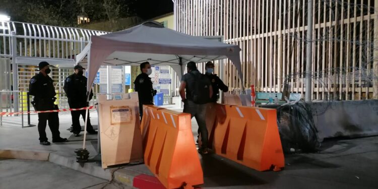 A unas horas de la reapertura de la frontera a viajes no esenciales