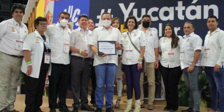 AMAV reconoce a Luis Alegre como impulsor del turismo nacional