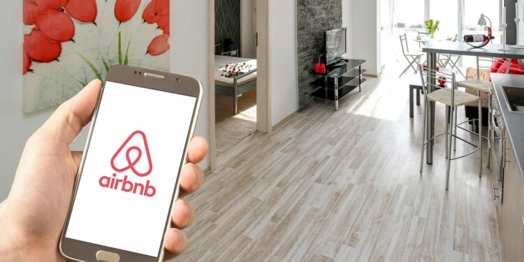 Actualizaciones de productos de Airbnb basados en nuevas tendencias de viajes