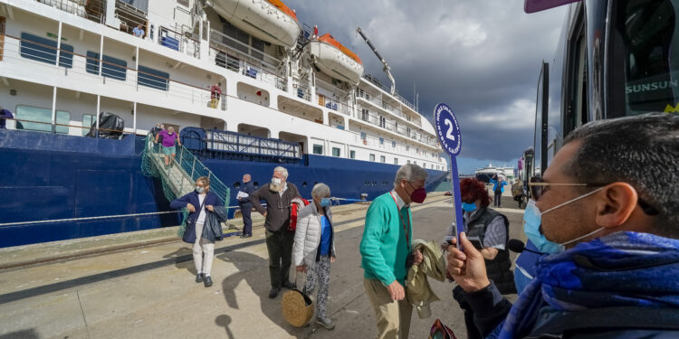 Algeciras recibe al crucero HEBRIDEAN SKY, procedente del puerto de Cádiz