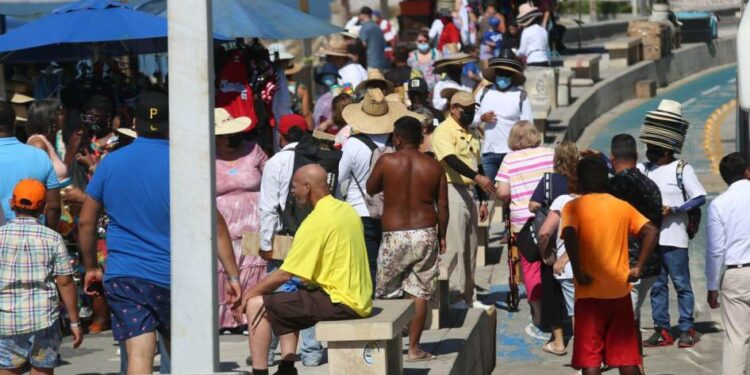 Arriban dos cruceros a Mazatlán con más de 4 mil turistas