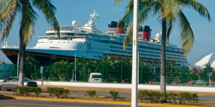 Arribó el crucero Disney y su mágico mundo de color