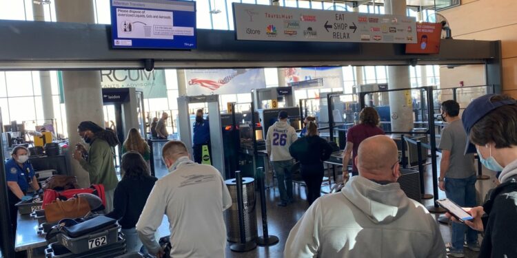 Aumenta el número de viajeros en Aeropuerto Bradley – Telemundo Nueva Inglaterra