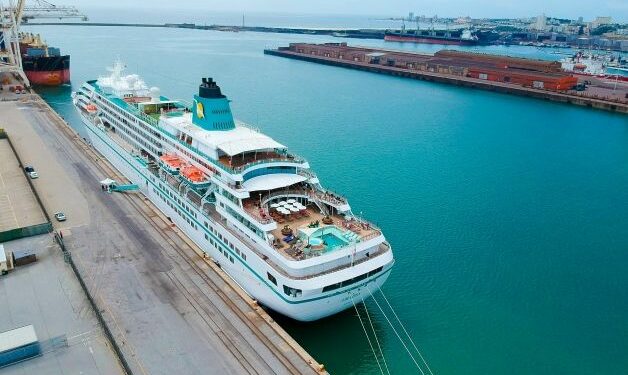 Autoridades sudafricanas anuncian medidas para enfrentar nueva variante de Covid-19 y no cancelar cruceros