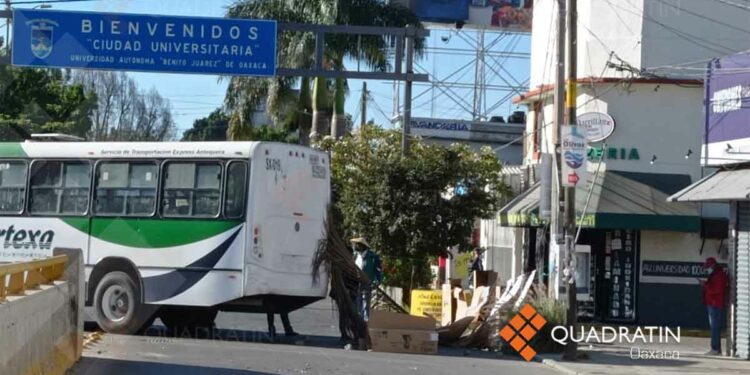 Bloquean manifestantes cruceros en la ciudad de Oaxaca