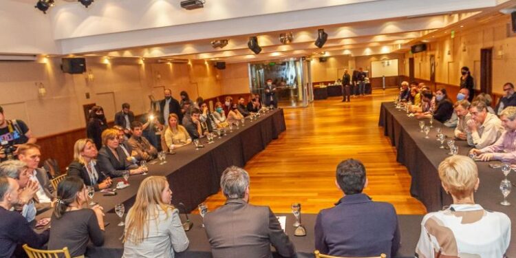 Cámara de Turismo planteó la agenda de necesidades inmediatas a Lammens y de Pedro | Bariloche Opina