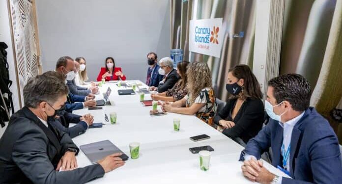 Canarias se posiciona ante el “proceso imparable” de la descarbonización de la economía turística
