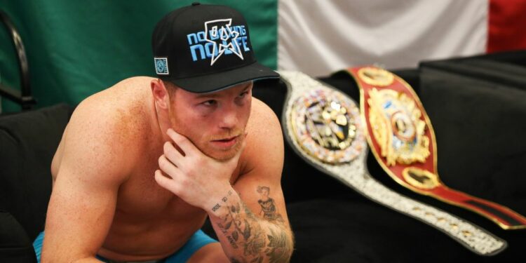Saúl Álvarez espera previo a una pelea de box