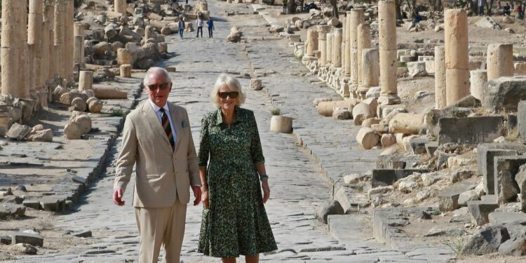 Carlos de Inglaterra y Camilla Parker-Bowls retoman los viajes oficiales al extranjero de la familia real británica con una gira por Jordania y Egipto | Gente