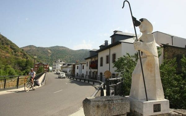 Castilla y León promociona sus caminos de Santiago en Galicia