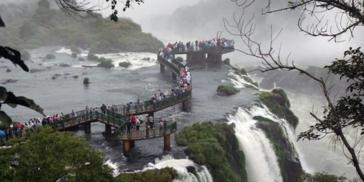 Cataratas del Iguazú Vs. Cataratas Victoria: ¿cuáles son más bellas?