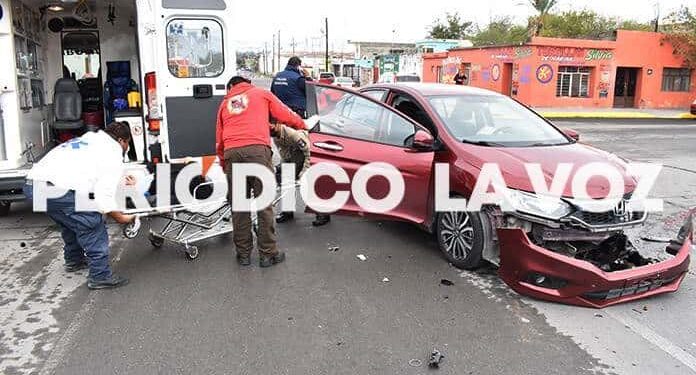 Choca en peligroso crucero