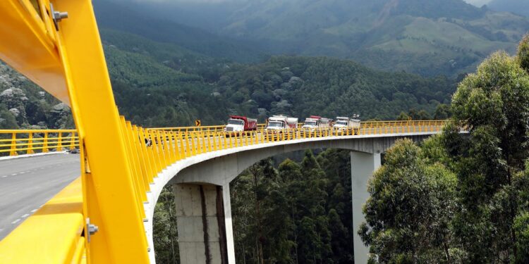 Colombia se abre paso a través de los Andes con un complejo de obras viarias