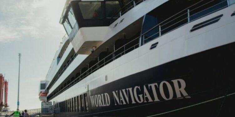 Los viajes del exterior “están creciendo con fuerza”, dijo Guerrera ante el 'World Navigator' amarrado en Buenos Aires.
