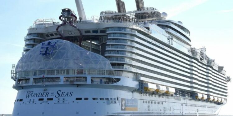 Crucero más grande del mundo se pone en marcha