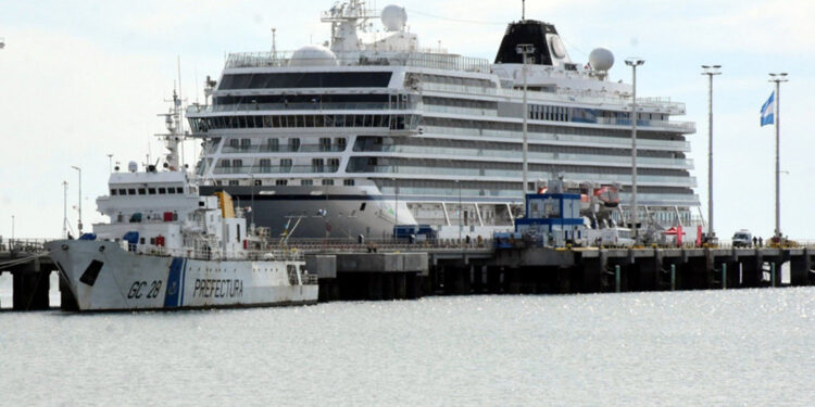 Crucero modifica su cronograma y pernoctará en Madryn