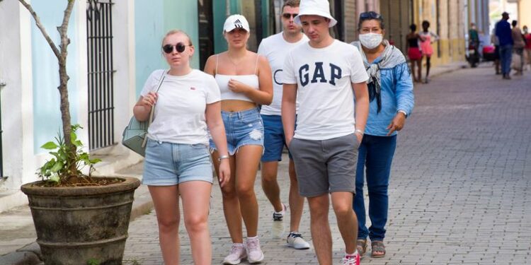 Cuba recibe a viajeros internacionales sin cuarentena pero con vacunas - Viajes