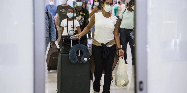 Cvirus.- La OMS censura las restricciones de viajes con el sur de África: "Son medidas que no se basan en pruebas"