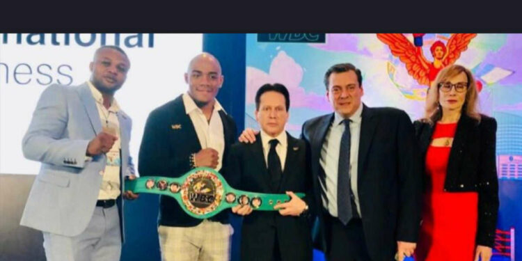 Daniel Aceves recibe reconocimiento del Consejo Mundial de Boxeo