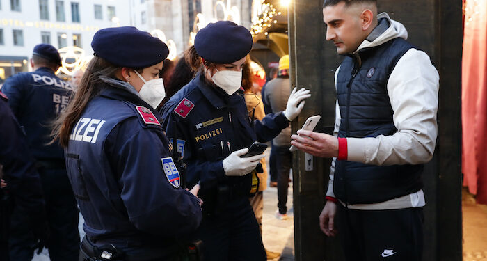 De Viena a Rotterdam: Protestas en toda Europa contra medidas para contener la COVID