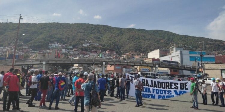 Denuncian represión de la policía contra trabajadores de Salva Foods en Vargas