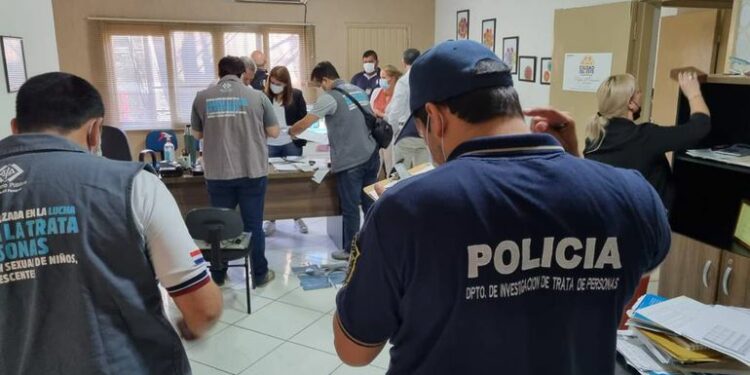 Desarticulan red de trata de personas que enviaba a paraguayas a Francia - ABC en el Este