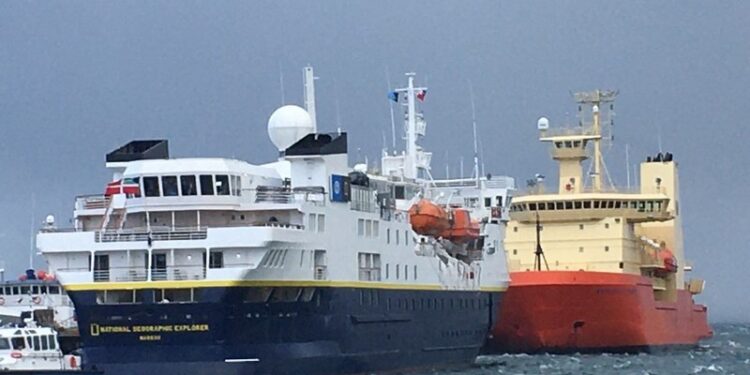 Desde Muelle Arturo Prat de Punta Arenas zarpó segundo crucero de la temporada
