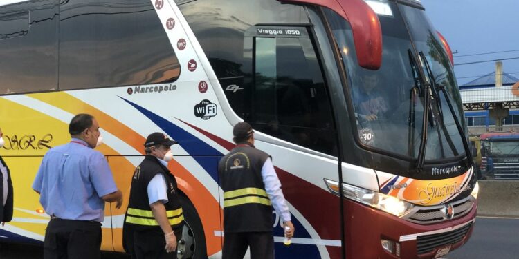 Dinatrán informa que viajes en bus a Argentina no iniciarán el lunes
