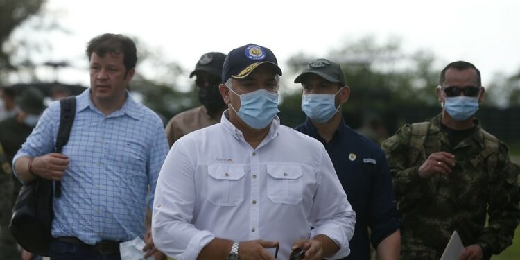 Duque su gobierno es el que menos viajes ha acumulado