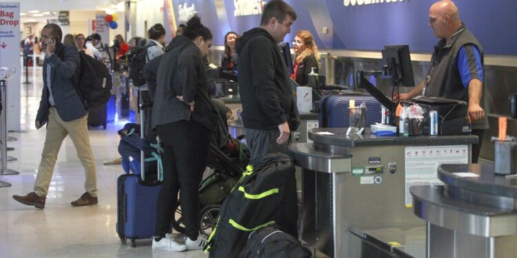 EEUU: Viajes durante 'Día de Acción de Gracias' volverán a niveles de 2019