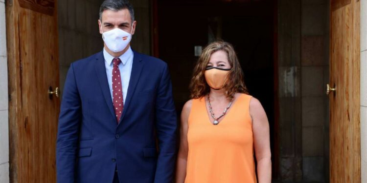 El Govern de Francina Armengol exige a Pedro Sánchez reducir el número de cruceros, navieras y ferries
