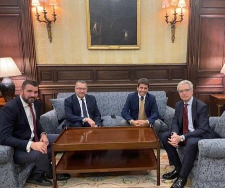 Reunión de Carlos Mazón con el embajador