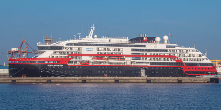 El crucero MS Roald Amundsen de Hurtigruten hace escala en la capital grancanaria