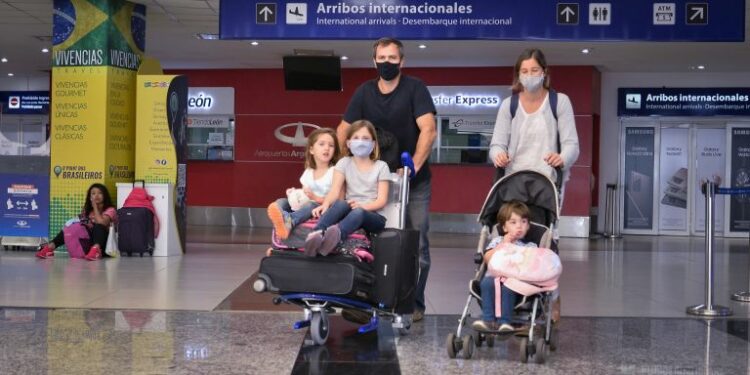 El desafío de reactivar al sector turístico con vuelos internacionales, trenes y cruceros