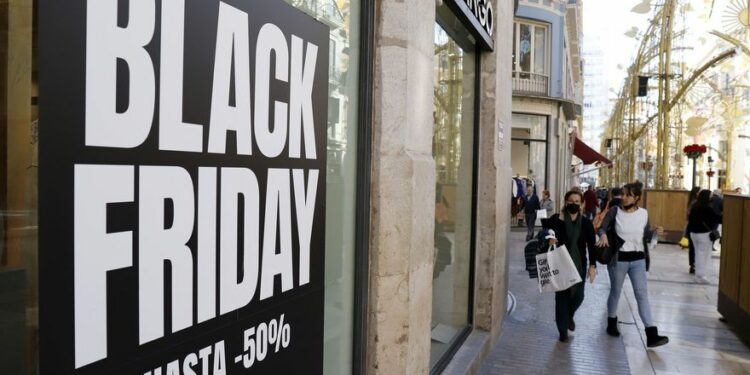 El gasto en viajes se dispara durante el Black Friday pese al repunte de la pandemia en Europa