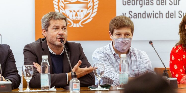El ministro Lammens presente en el inicio de la temporada de cruceros 2021-2022