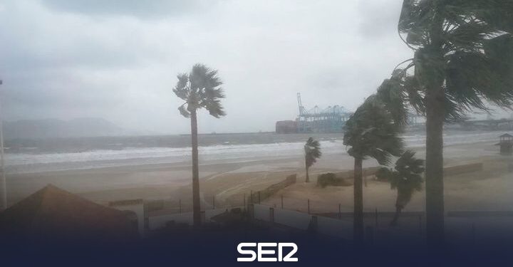 El temporal de levante cancela varios viajes en la ruta Algeciras-Ceuta | Radio Algeciras | Actualidad