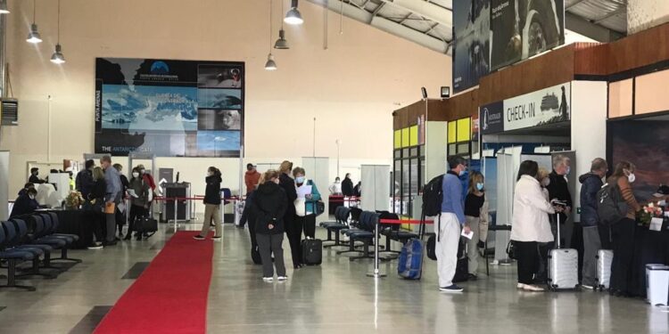 Empresa Portuaria Austral informa zarpe de cruceros desde Punta Arenas y Puerto Williams