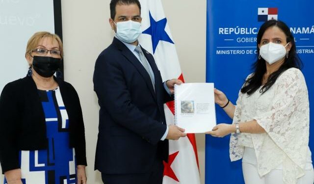 Empresas del proyecto Agroindustria Competitiva reciben planes de negocio