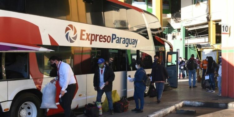 Empresas preocupadas por incertidumbre sobre viajes en bus a Argentina