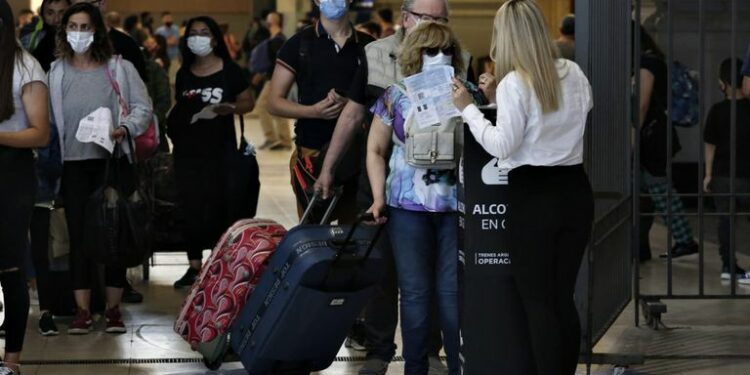 “Es una ganga”: el boom de pasajes económicas que revitaliza los viajes de larga distancia en tren