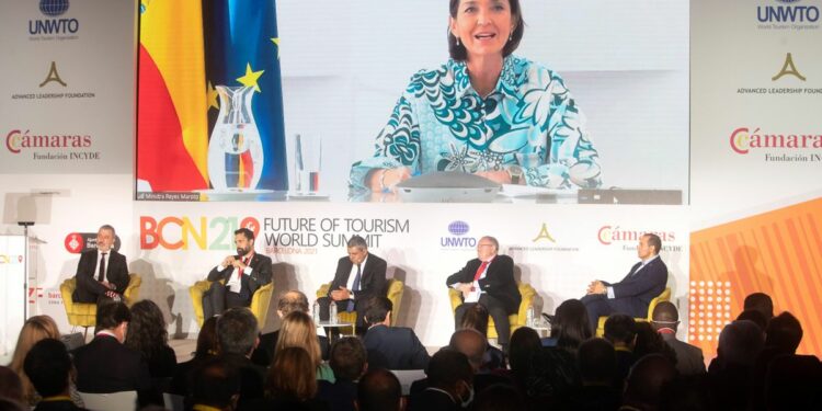 España prevé recuperar en el último trimestre dos tercios del número de turistas que llegaron en ese periodo de 2019 | Economía