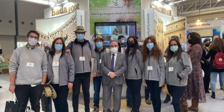 Extremadura se reúne, en la Feria INTUR, con más de 50 empresas turísticas y presenta su oferta al público de Castilla y León