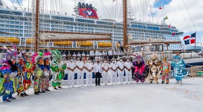 Guardiamarinas dominicanos arriban a Bahamas en crucero de Instrucción Internacional