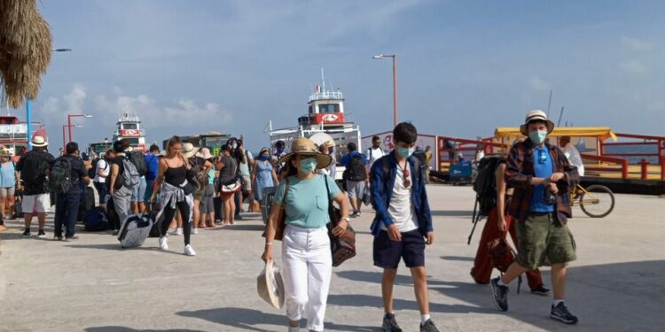 Habitantes de Holbox abandonan pesca para dedicarse de lleno a actividad turística: autoridad
