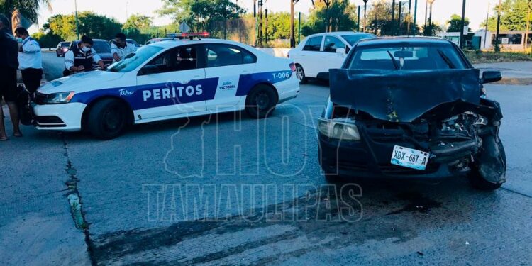 Hoy Tamaulipas - Accidente en Tamaulipas Micro deja 2 lesionados en choque de crucero en Ciudad Victoria