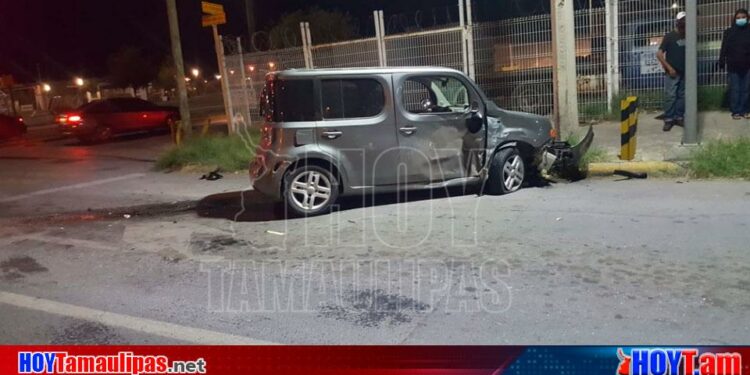Hoy Tamaulipas - Accidentes en Tamaulipas Ignora luz roja del semforo y lo chocan en Nuevo Laredo
