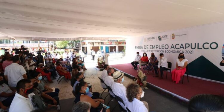 Inaugura Evelyn Salgado la Feria del Empleo en Acapulco donde se ofertan más de 300 vacantes